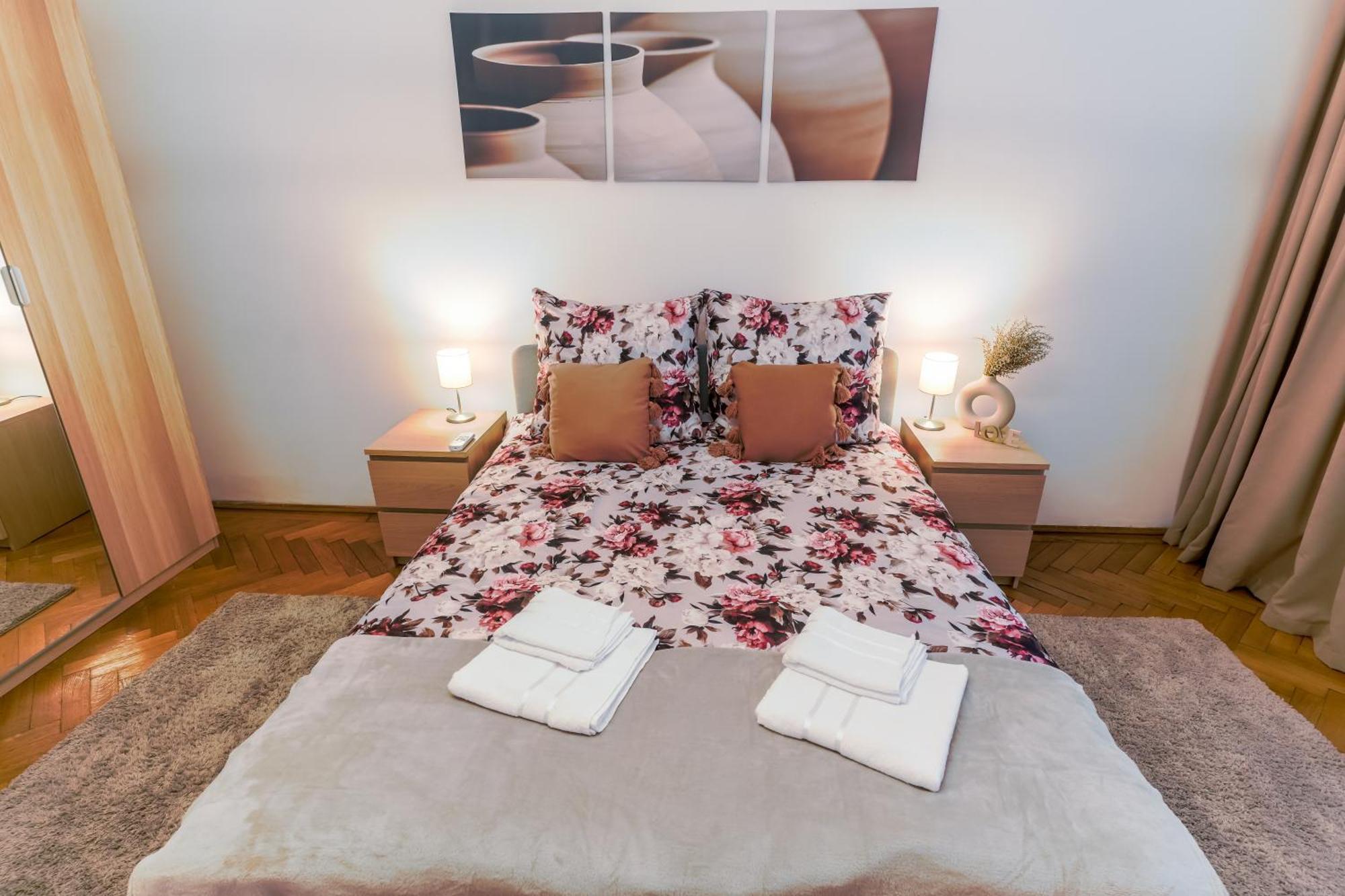Ultracentral Golden Gatehouse 3 Bdrm 布加勒斯特 外观 照片